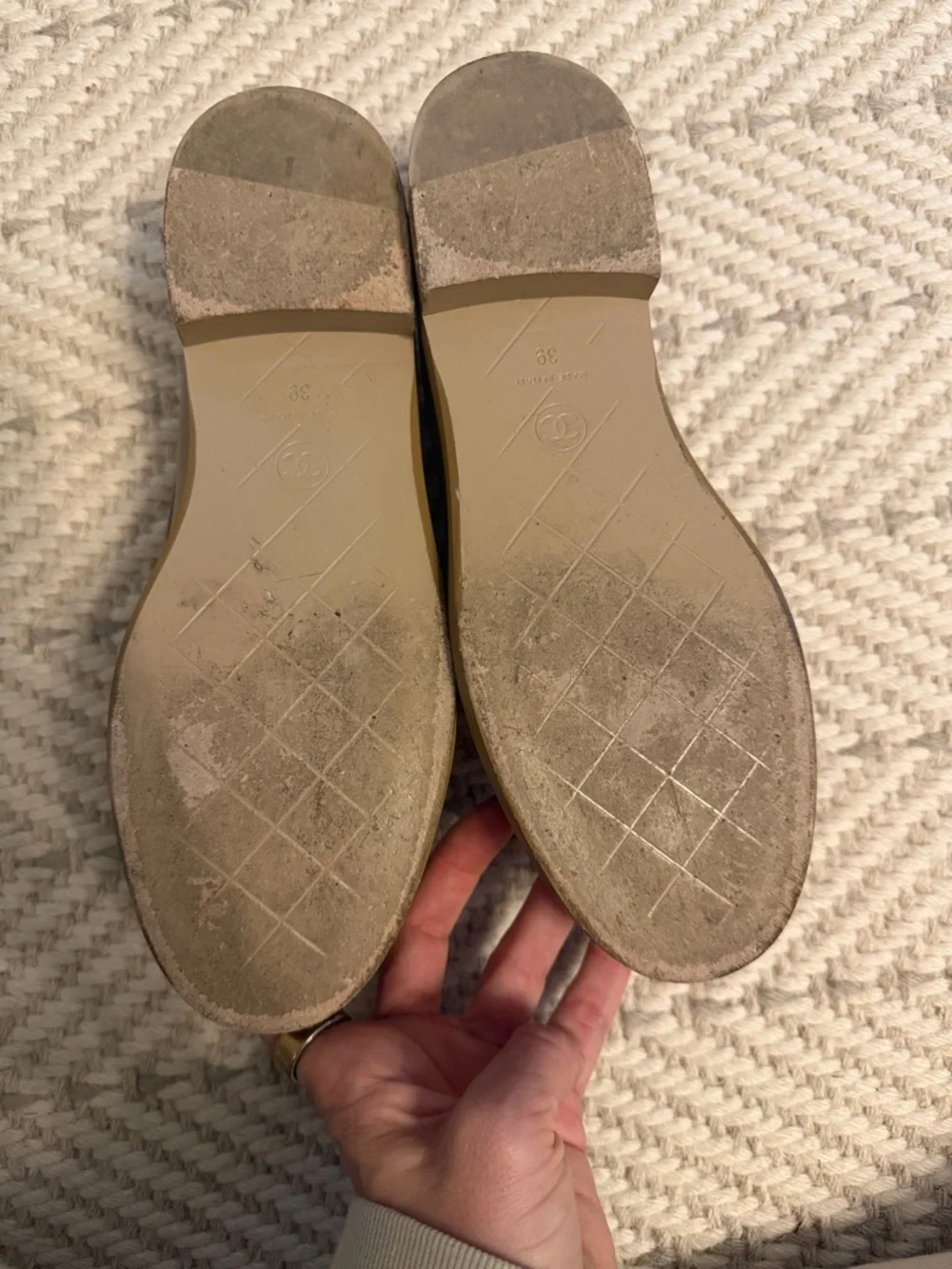 CHANEL Quilted Leather Loafers in Taupe with Gold CC Logo size 39EU 8 US - Picture 4 of 5